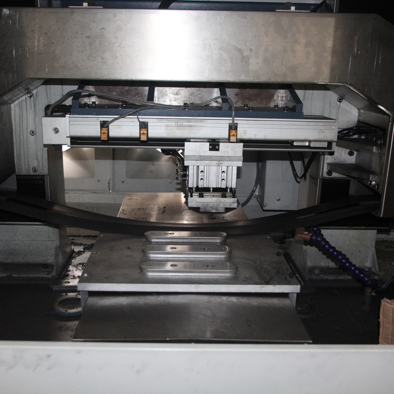 Panel Kunci Logam Stainless Steel Mesin Menggambar Kawat Lurus Tubuh Katup Pembuangan Lantai