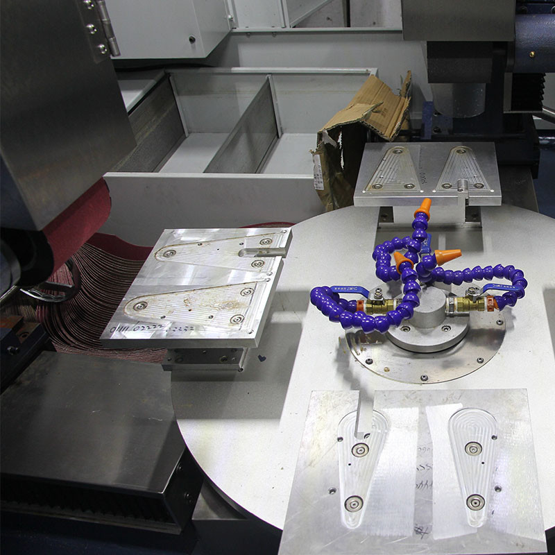 Custom CNC Polishing Machine Rotary Metal Surface Buffing Aluminium Ss Deburring Grinding Machine Untuk Trowel